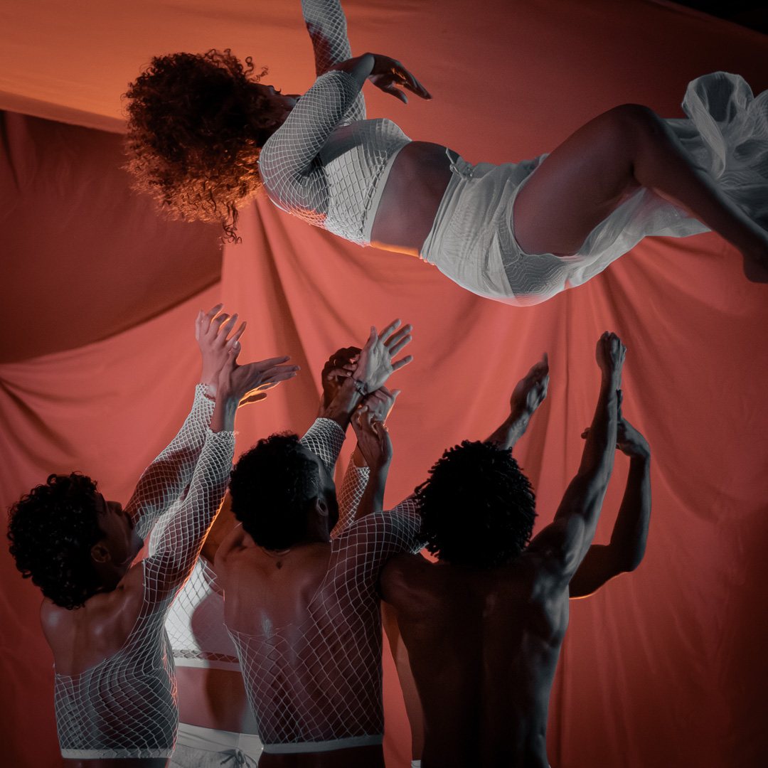 EGO overhead lift, Almamoto Dance Company